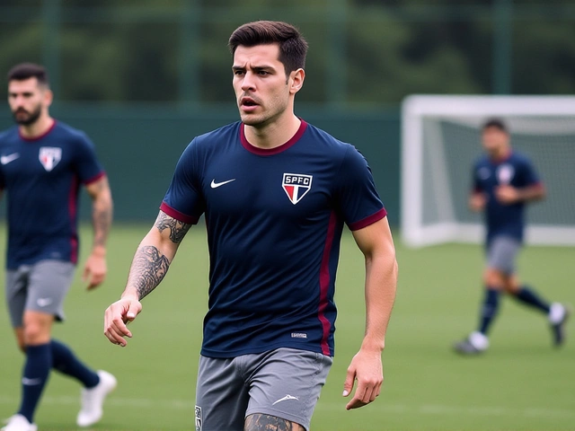 Luiz Gustavo volta aos campos após recuperação de tromboembolismo pulmonar e reforça São Paulo na reta final