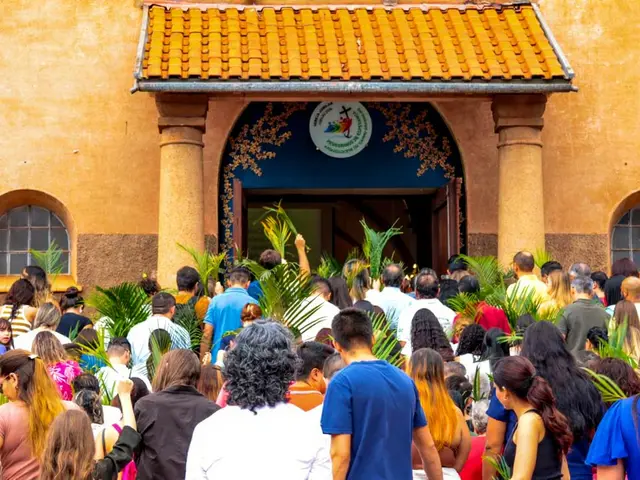 Fiéis celebram Semana Santa 2026 com procissões em Salvador e Campo Grande